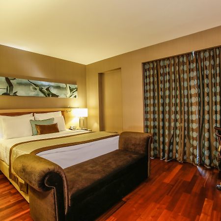 데데만 보스탄시 이스탄불 호텔&컨벤션 센터 외부 사진 A bedroom at the hotel