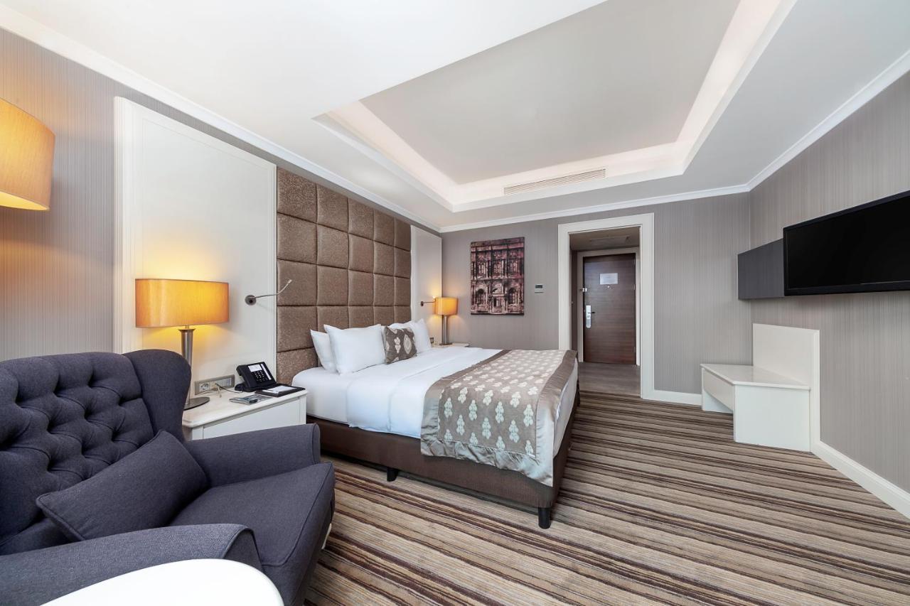 데데만 보스탄시 이스탄불 호텔&컨벤션 센터 외부 사진 A room at the hotel