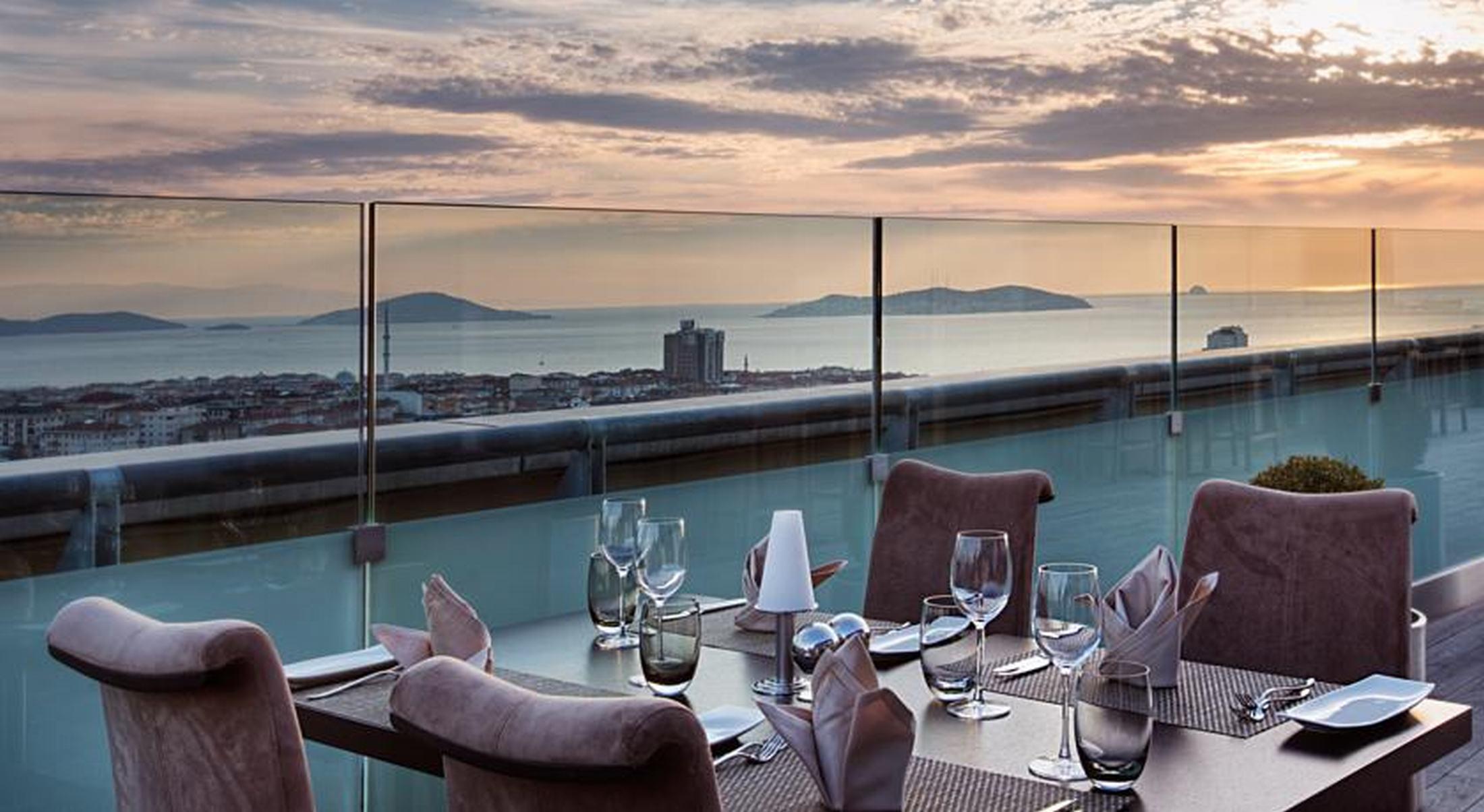 데데만 보스탄시 이스탄불 호텔&컨벤션 센터 외부 사진 View from the restaurant