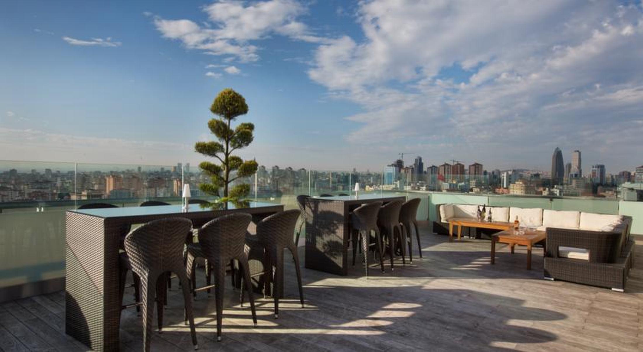 데데만 보스탄시 이스탄불 호텔&컨벤션 센터 외부 사진 The rooftop bar at the Standard East Village