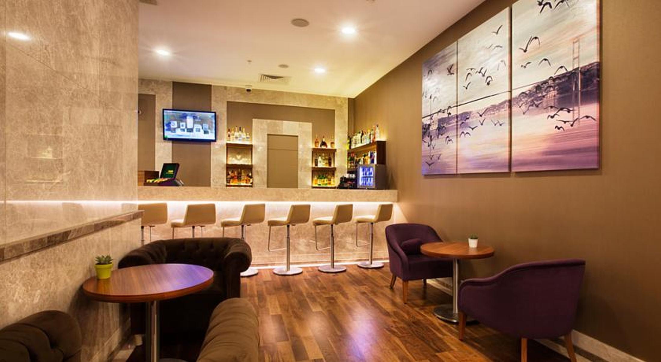 데데만 보스탄시 이스탄불 호텔&컨벤션 센터 외부 사진 The bar at the lounge