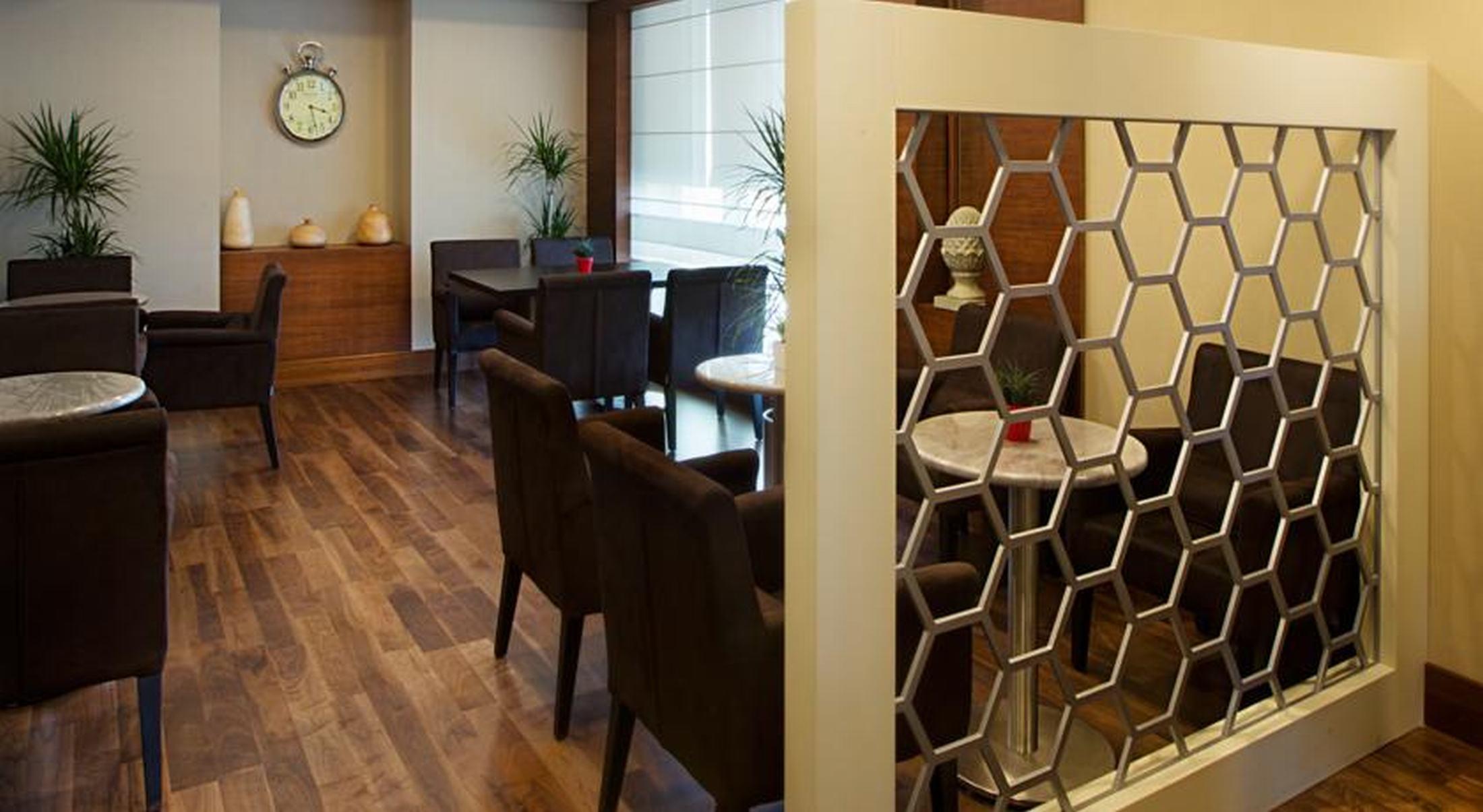 데데만 보스탄시 이스탄불 호텔&컨벤션 센터 외부 사진 The interior of the lounge