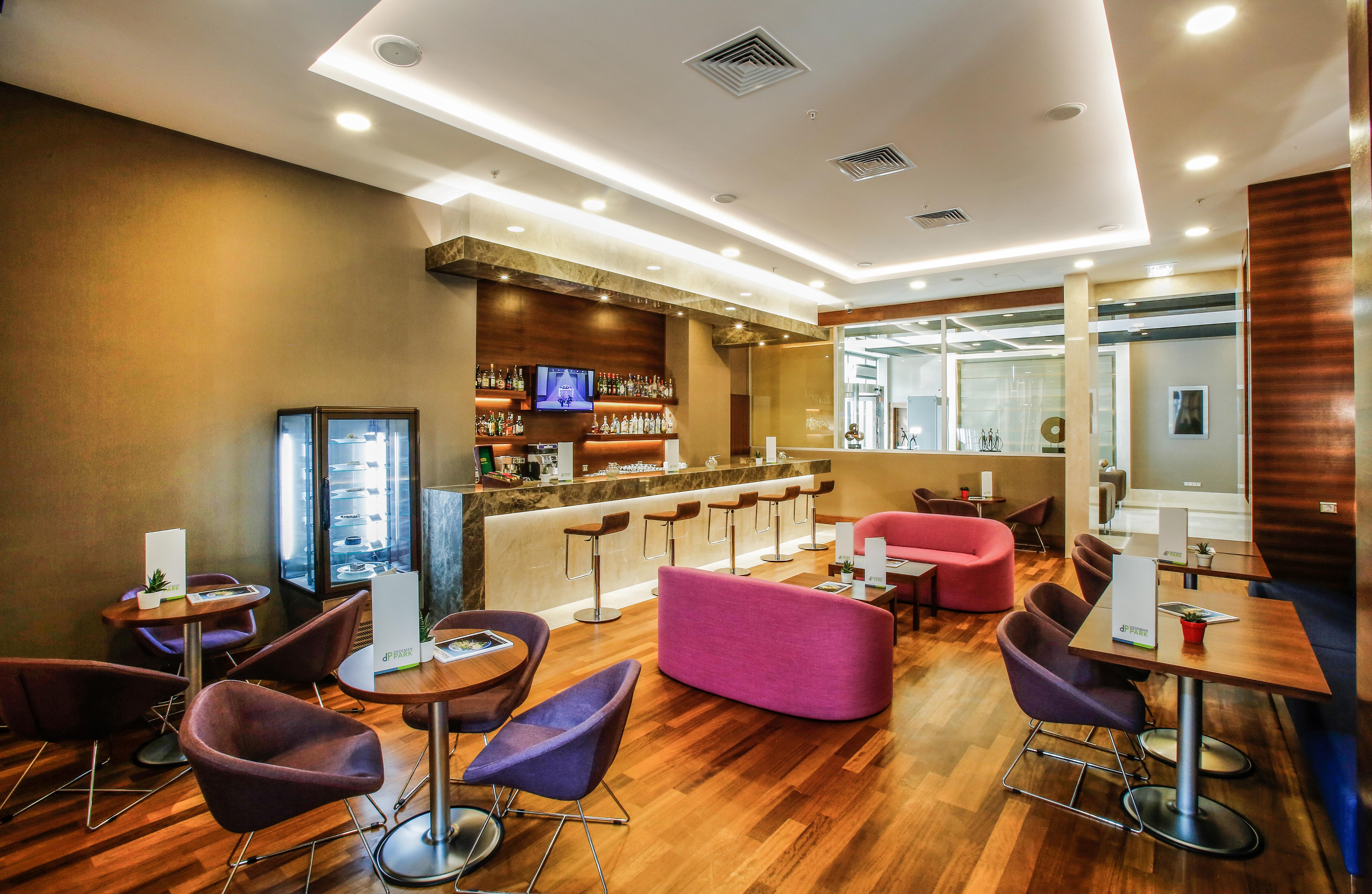 데데만 보스탄시 이스탄불 호텔&컨벤션 센터 외부 사진 The lounge at the airport